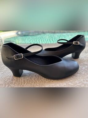Capezio Jr. Footlight Character Shoe